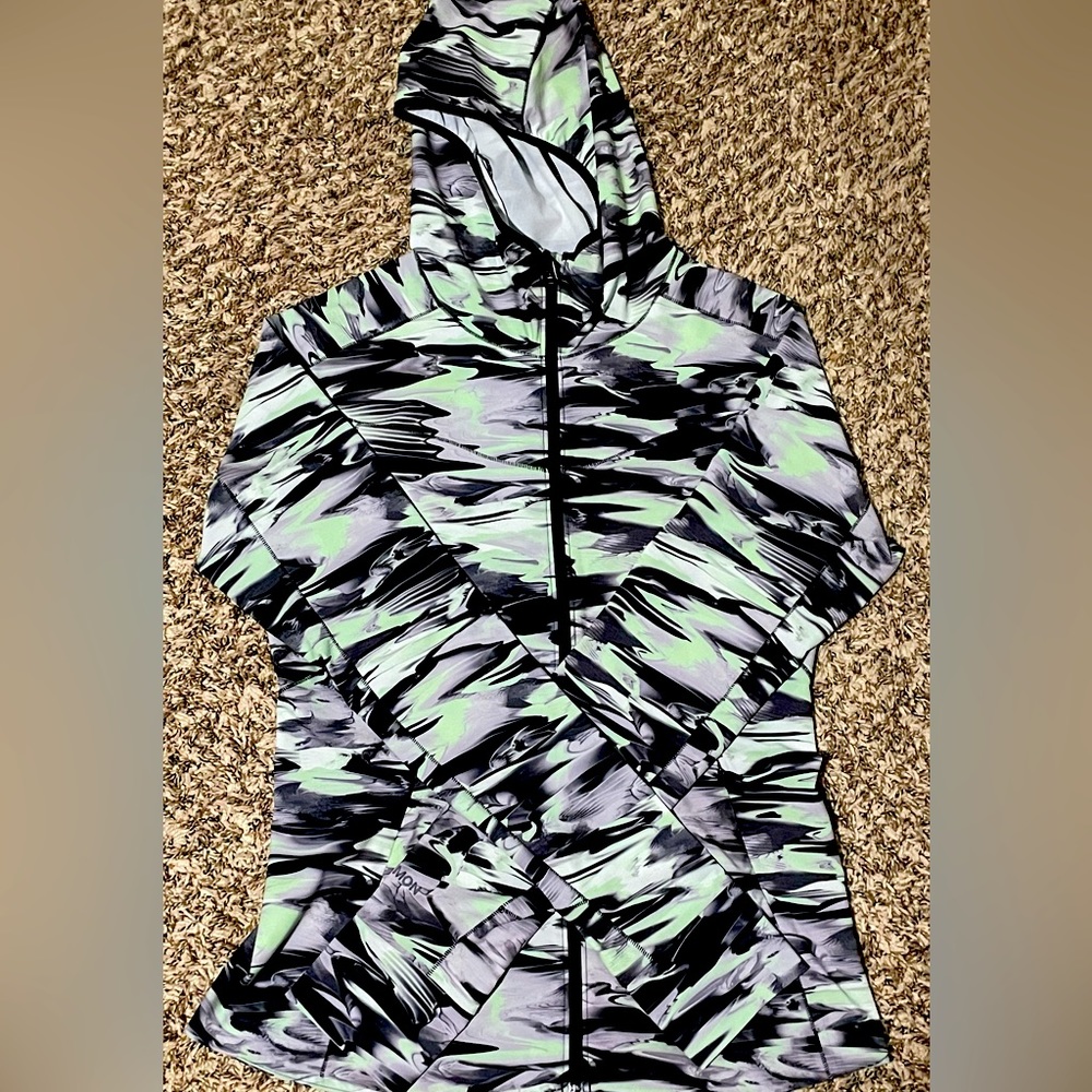 Lululemon Mist Over Windbreaker Size 6